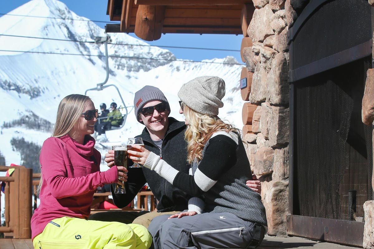 From Whistler to Niseko, discover the top après ski destinations where you can enjoy drinks, dining, live music, scenic views, and soothing soaks after an epic day on the slopes.