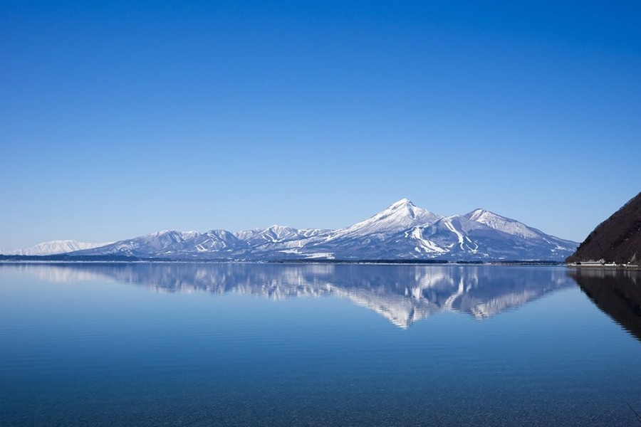 Escape the crowds and discover Fukushima’s hidden ski gems. Big mountains, deep snow, and authentic culture make it the perfect destination for a fresh take on skiing in Japan.