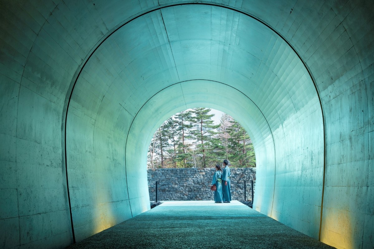 Guests in yukata at the entrance to KAI Kusatsu's private tunnel to town