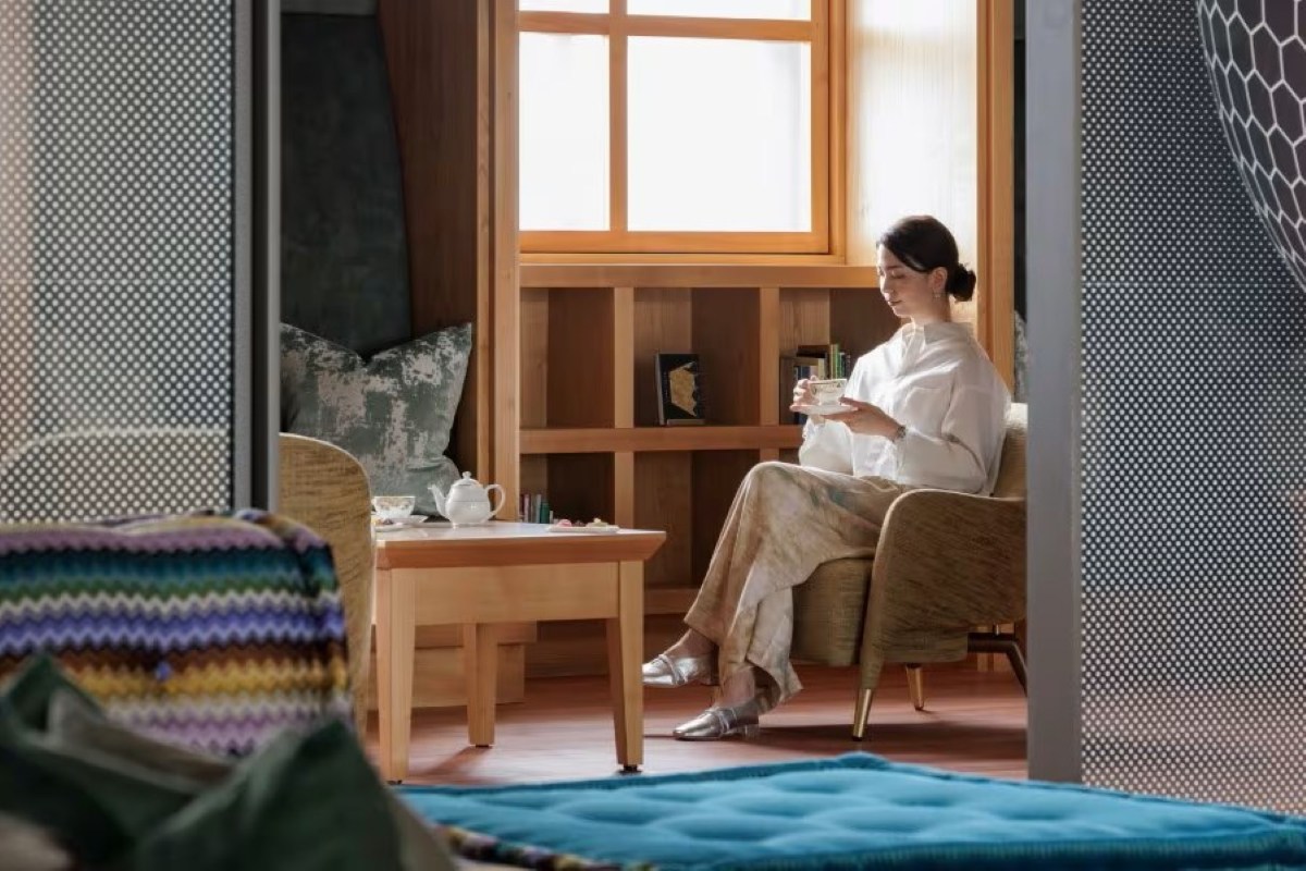 Guest enjoying tea at the Akane Tea Salon in the central lounge at HOSHINOYA Nara Prison