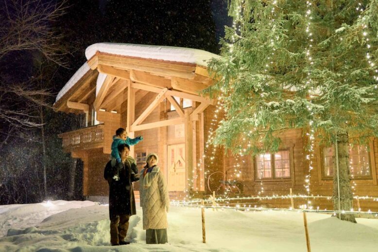 Family looking at chrsitmas lights shizukuishi